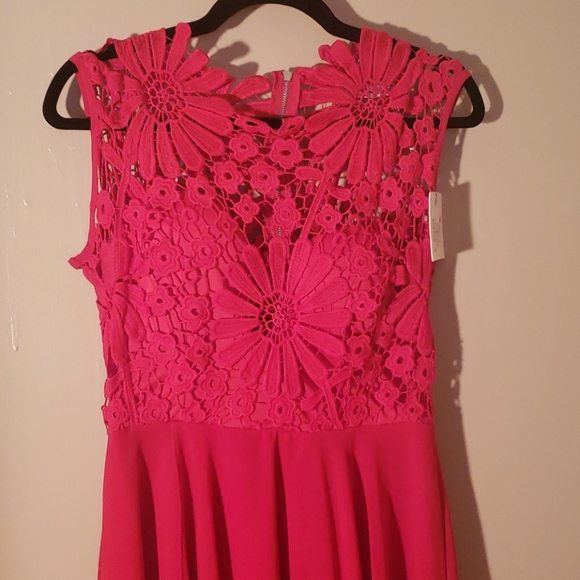 Stunning red gown - Picture 2 of 6